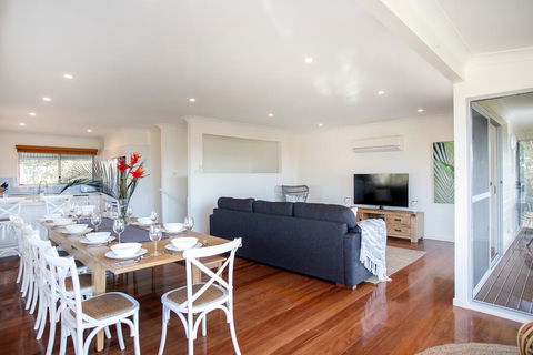 Surfers Beach House - Renee 2