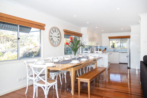 Surfers Beach House - Renee 1