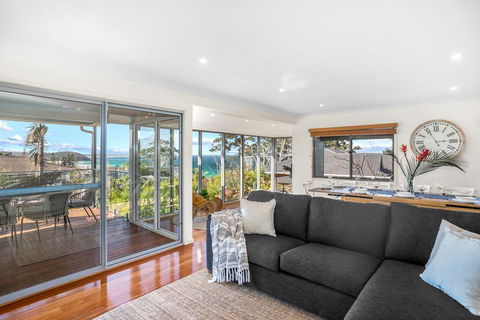 Surfers Beach House - Renee 3