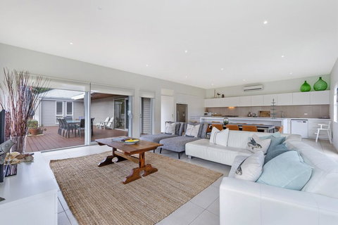 Surfs Up - Fresh And Modern East Beach Home - Internet Find 1