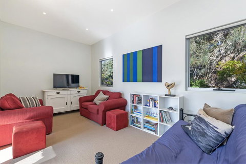 Surfs Up - Fresh And Modern East Beach Home - Internet Find 3