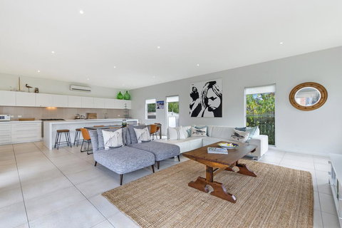 Surfs Up - Fresh And Modern East Beach Home - Internet Find 2