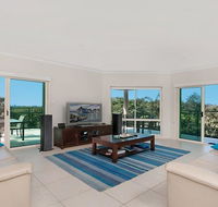 Surfside  Shellys - East Ballina - Renee