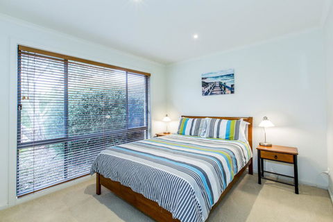 SURFSIDE GETAWAY IN PICTURESQUE INVERLOCH - Petrol Stations 2