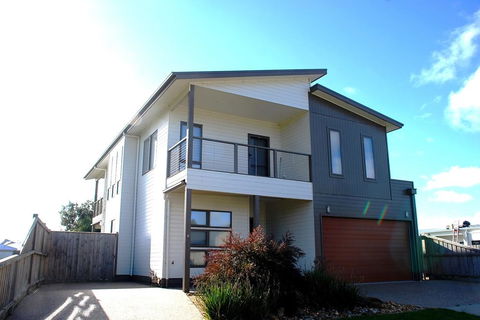 SURFSIDE LAKEVIEWS - FREE WIFI - Petrol Stations 1