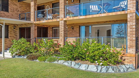 Surfspray 2 - Pebbly Beach - Renee 1