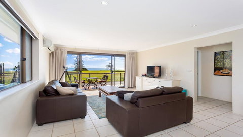 Surfspray 3 - Pebbly Beach - Swimm 0