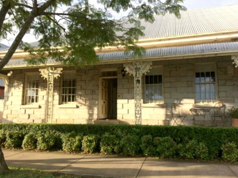 Surgeon's Cottage - Qld Realsetate 0