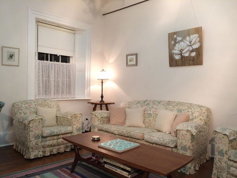 Surgeon's Cottage - Swimm 1