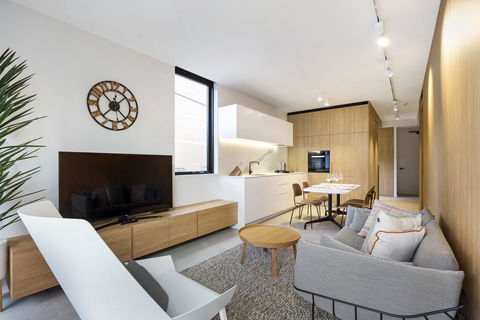 Surry Hills Modern Furnished Self-Contained Apartment (ELZ) - Renee 1