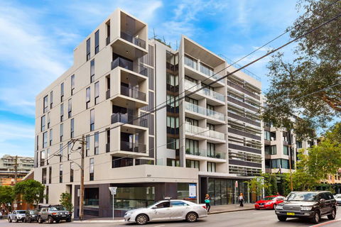 Surry Hills Modern Furnished Self-Contained Apartment (ELZ) - Renee 0