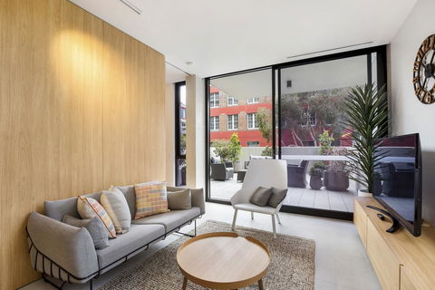 Surry Hills Modern Furnished Self-Contained Apartment (ELZ) - Renee 2
