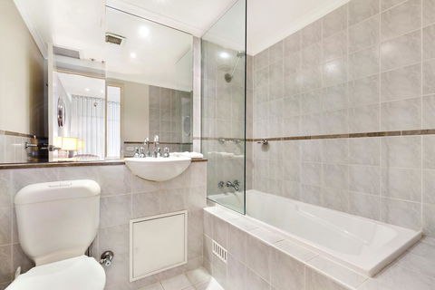 Surry Hills Modern One Bedroom Apartment (310GOUL) - Renee 3