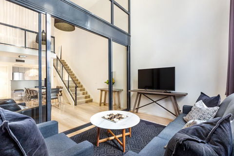 Surry Hills Modern One Bedroom Apartment (310GOUL) - Renee 0