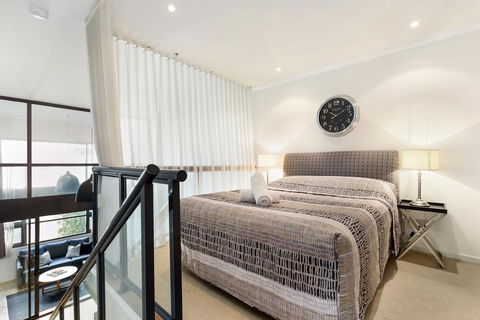 Surry Hills Modern One Bedroom Apartment (310GOUL) - Renee 1