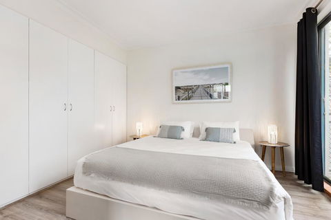 Surry Hills Modern Self-Contained One-Bedroom Apartment (19 FOV) - Renee 3