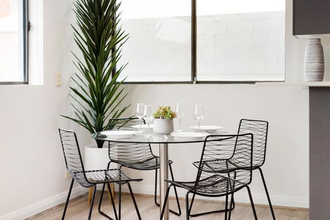 Surry Hills Modern Self-Contained One-Bedroom Apartment (19 FOV) - Renee 2