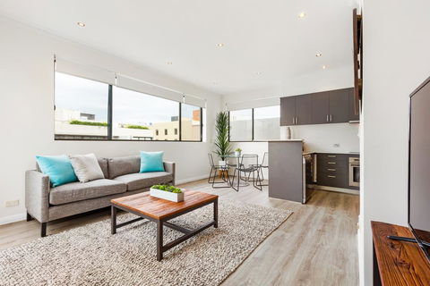 Surry Hills Modern Self-Contained One-Bedroom Apartment (19 FOV) - Renee 0