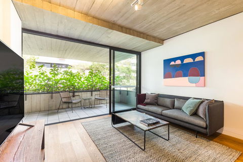 Surry Hills Self-contained 1 Bedroom Apartment (6 BRK) - Renee 1