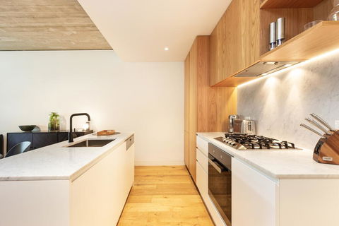 Surry Hills Self-contained 1 Bedroom Apartment (6 BRK) - Renee 2