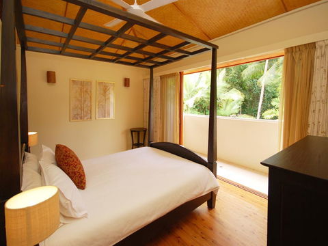 Surya Beachfront Villa No.1 - Renee 3