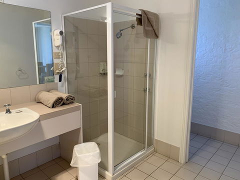 Swaggers Motor Inn - Renee 2