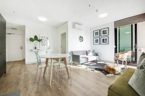 Swainson On Synagogue - Renee 0