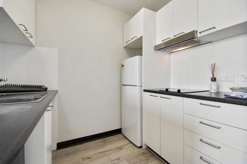 Swainson On Synagogue - Renee 3