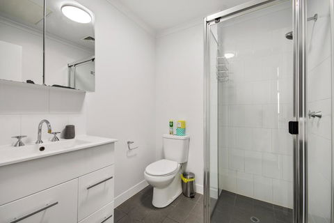 Swainson On Synagogue - Renee 2