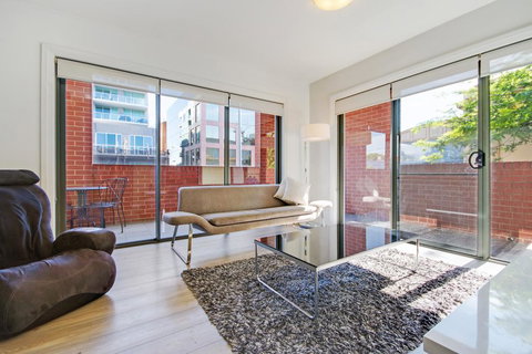 Swainson On Union - Swimm 0