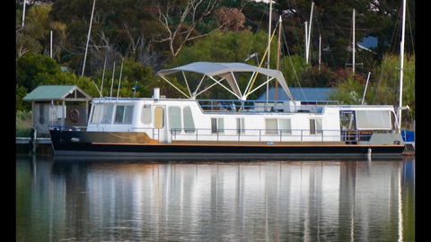 Swamp Fox Luxury 2BR Dutch Barge - Petrol Stations 2