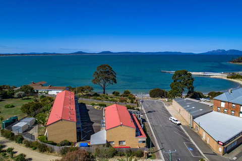 SWANSEA VILLAS - Renee 1