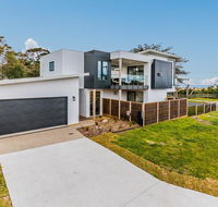 SWEEPING VIEWS - FREE WIFI  NETFLIX - PET FRIENDLY OUTSIDE ONLY - Internet Find