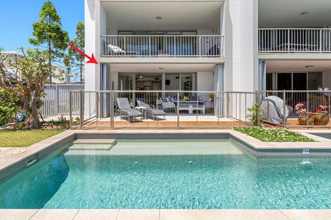 SWIM UP DRIFT APARTMENT 12 South - Internet Find 0