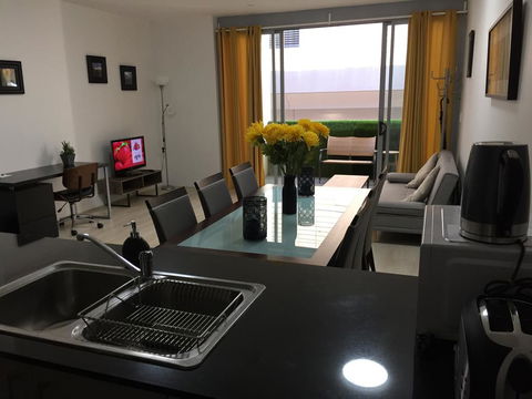 Sydney CBD Family Home - Renee 0