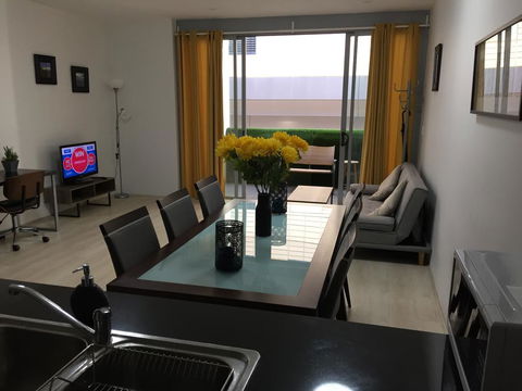 Sydney CBD Family Home - Renee 3