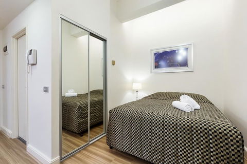 Sydney CBD Studio Apartment 503BRG - Renee 3