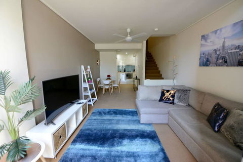 Sydney Darling Harbour - ICC @ Ultimo - Renee 0