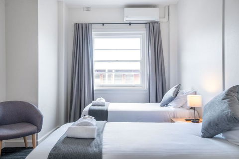 Sydney Junction Hotel - Renee 1