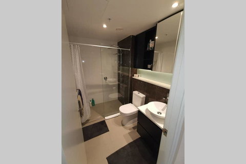 Sydney Olympic Park Luxury Apartment - Internet Find 3