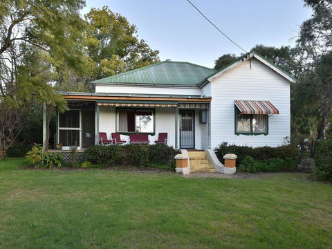 Tabitha Hill Cottage - Renee 1
