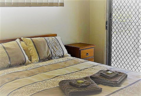 Taits Place Vineyard B & B - Swimm 1