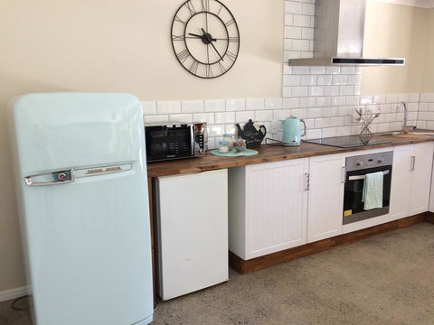 TAKURA HEIGHTS Modern Country Apartment With Pool Access - Renee 3