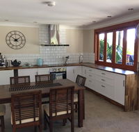 TAKURA HEIGHTS Modern Country Apartment with pool access - Renee