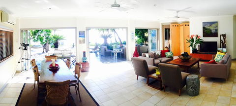 Tali Oak Beach House - Petrol Stations 3