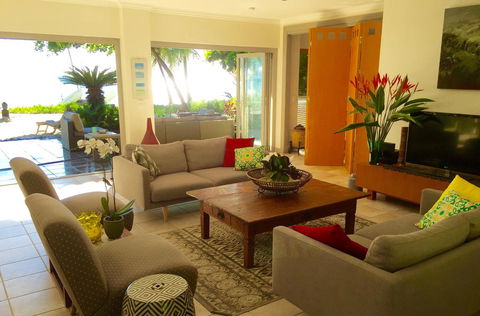 Tali Oak Beach House - Petrol Stations 1