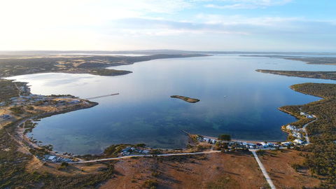 Tall Pines Beach House At Mount Dutton Bay (part Of Coffin Bay Waterways) - Internet Find 0