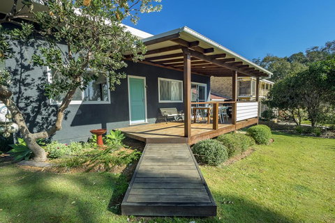 Tallowood Beachfront Cottage - Renee 0