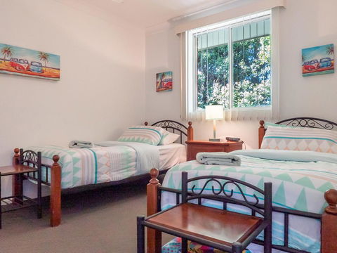 Tamara Court - Swimm 0