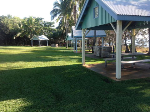 Tannum Sands Hotel / Motel - Internet Find 0
